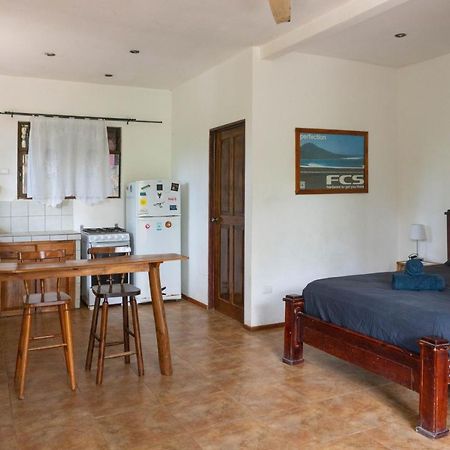 Апартаменты Chicama : Burnt Toast Surfcamp Носара Экстерьер фото